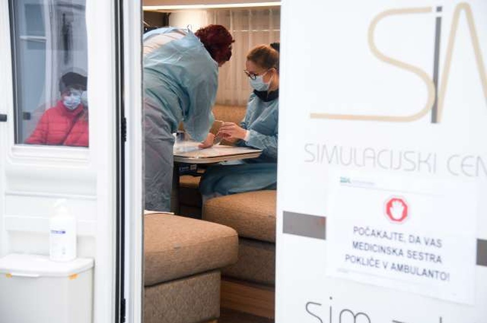 ZD Ljubljana letos prvič nudi možnost cepljenja proti gripi v mobilni enoti (foto: Nebojša Tejić/STA)