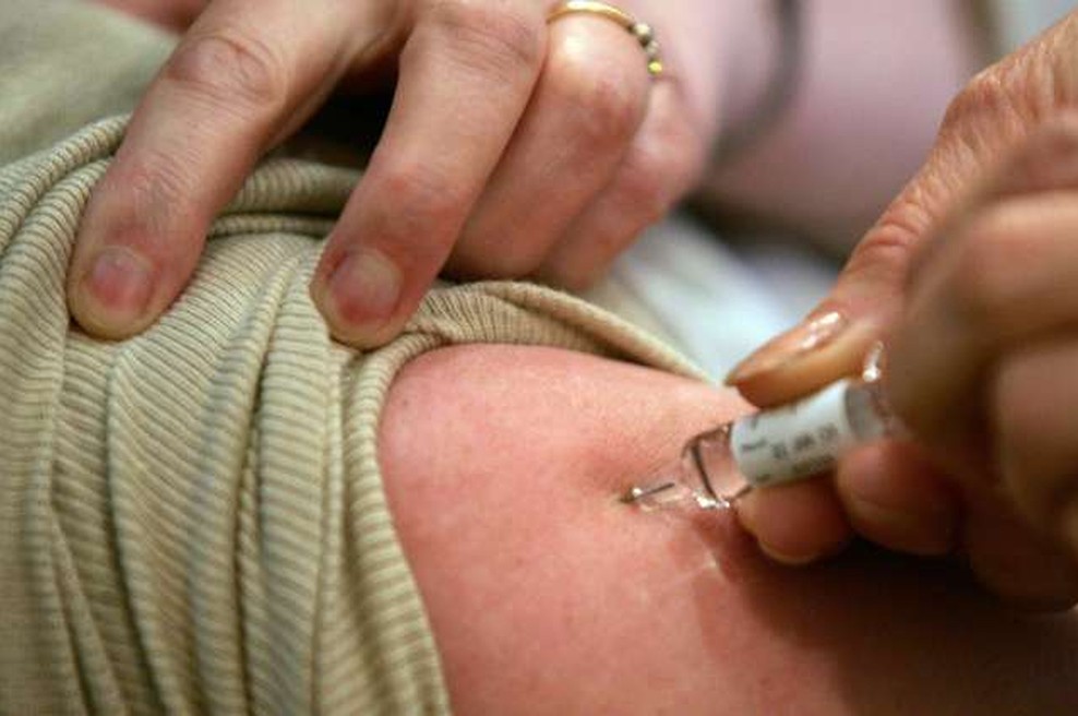 V Braziliji prekinili klinično testiranje kitajskega cepiva proti covidu-19 (foto: Hina/STA)