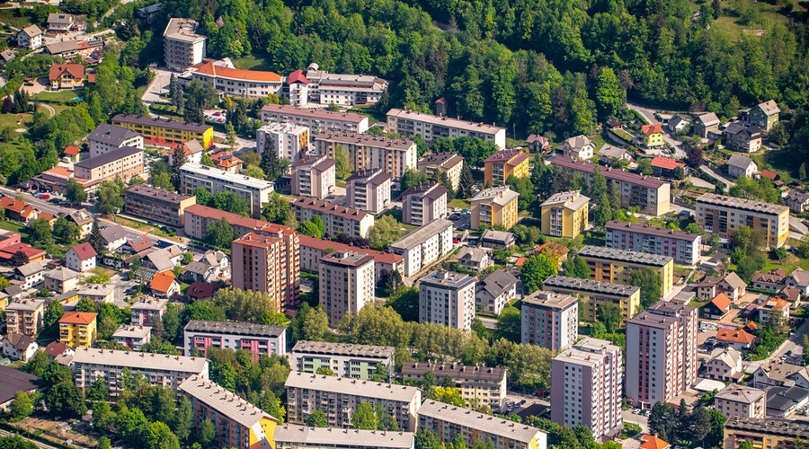 Zaradi prenove železnice polletna zapora glavne ceste skozi Jesenice (foto: Shutterstock)