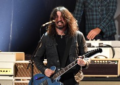 Dave Grohl desetletno čudežno bobnarko povabil na oder s Foo Fighters