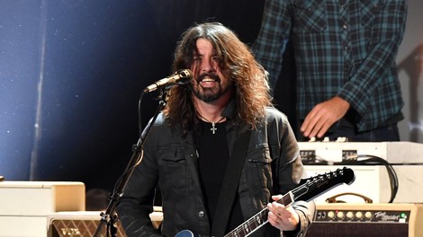 Dave Grohl desetletno čudežno bobnarko povabil na oder s Foo Fighters