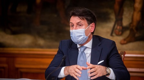 Giuseppe Conte malčkom obljubil, da jih bo Božiček obiskal kljub epidemiji