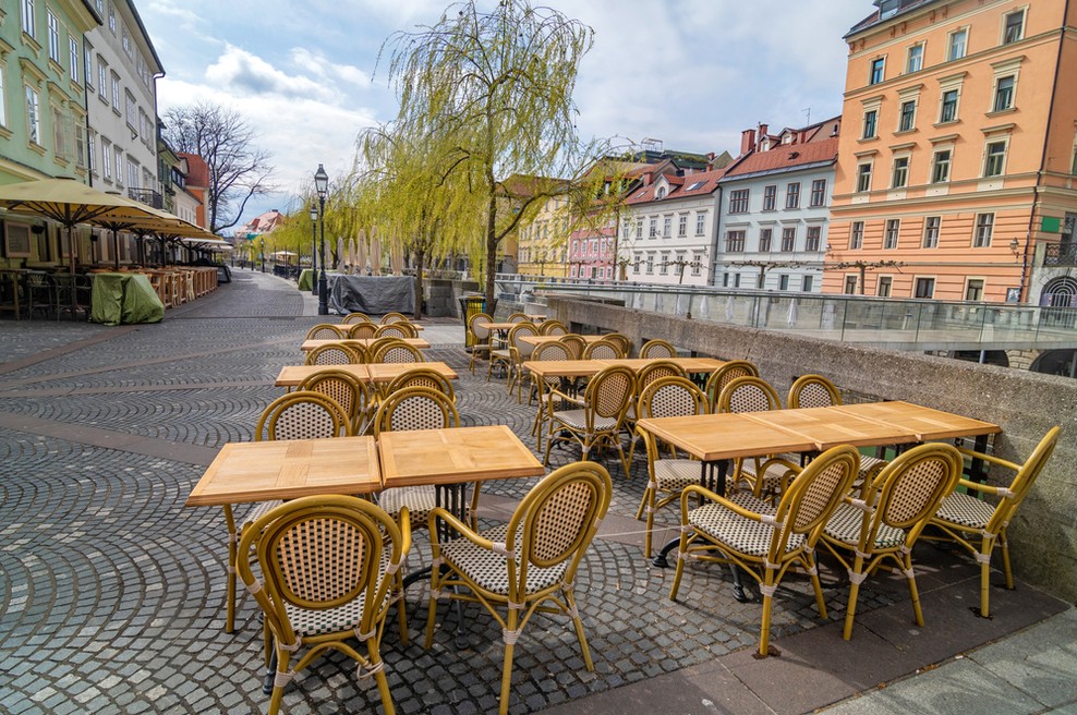 V petek so v Sloveniji potrdili 1731 okuženih in 41 umrlih (foto: Shutterstock)