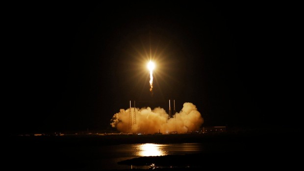 
                            SpaceX začel serijo poletov na Mednarodno vesoljsko postajo z raketo falcon (foto: Profimedia)