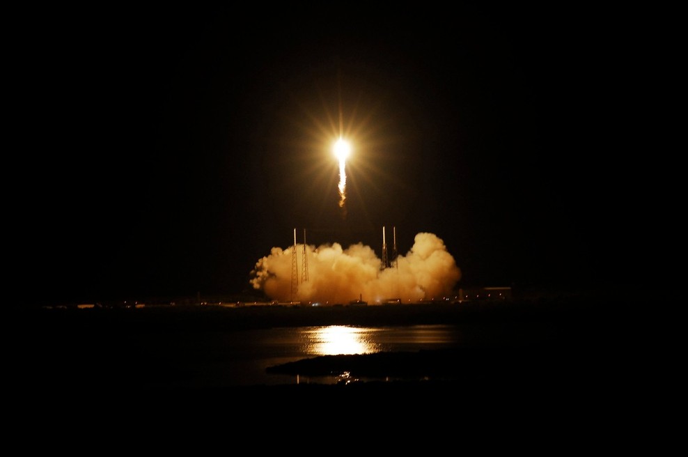 SpaceX začel serijo poletov na Mednarodno vesoljsko postajo z raketo falcon (foto: Profimedia)