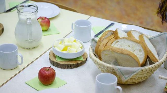 Slovenski zajtrk bodo letos zaznamovale slovenski hrani posvečene učne vsebine (foto: Anže Malovrh/STA)