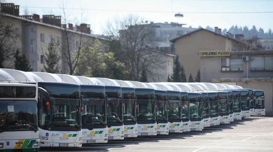 Nezmožnost prihoda na delo zaradi ukinitve javnega prevoza opredeljena kot višja sila (foto: Anže Malovrh/STA)