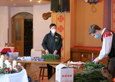 Okrasje za slovensko božično okrasitev Vatikana izdeluje okoli 300 ljudi