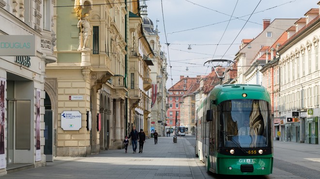 V Avstriji se zaradi epidemije danes začenja tritedensko popolno zaprtje države (foto: Shutterstock)