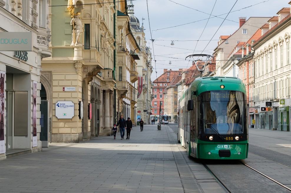 V Avstriji se zaradi epidemije danes začenja tritedensko popolno zaprtje države (foto: Shutterstock)