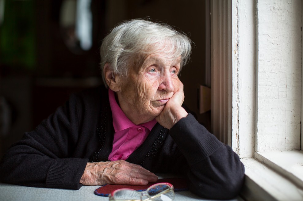 Novi val epidemije povečuje stiske in strah, narašča število prošenj za finančno pomoč (foto: Shutterstock)