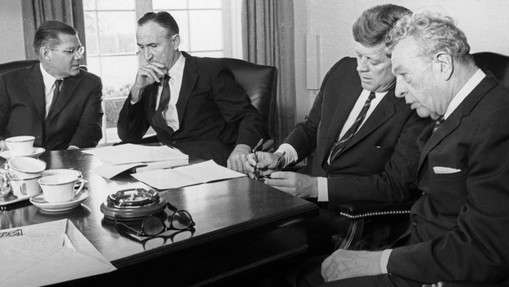Prvo poročilo o podnebnih spremembah prvič na mizi politikov kmalu po atentatu J. F. Kennedyja