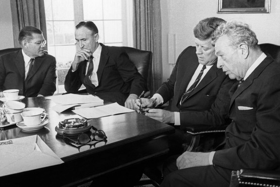 Prvo poročilo o podnebnih spremembah prvič na mizi politikov kmalu po atentatu J. F. Kennedyja