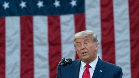Trumpu sodni porazi niso vzeli poguma, na izid volitev skuša vplivati z elektorji