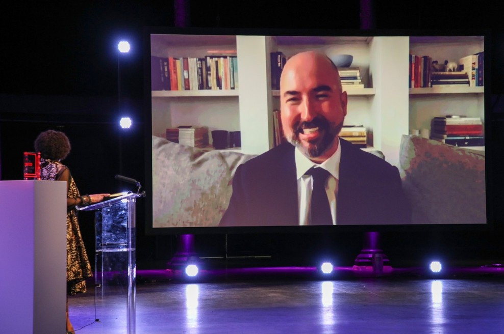 Letošnja nagrada booker in 54 tisoč evrov Škotu Douglasu Stuartu (foto: profimedia)