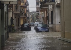 Močno deževje povzročilo hude poplave na jugu Italije