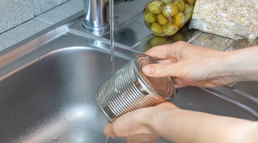 NIJZ: Razkuževanje embalaže po prihodu iz trgovine ni potrebno (foto: Shutterstock)