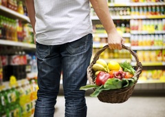 Zdrava prehrana pomembna za imunski sistem, najbolje lokalna in sveža; NIJZ: Sedaj ni čas za diete