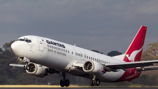 Qantas: Potrdilo o cepljenju proti koronavirusu bo obvezno za vse letalske potnike