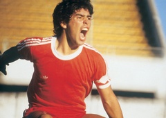 V 61. letu starosti je umrl nekdanji argentinski nogometaš Diego Maradona