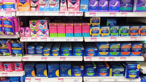 
                            Škotska bo kot prva na svetu vsem ženskam zagotovila brezplačne higienske vložke in tampone (foto: Profimedia)
