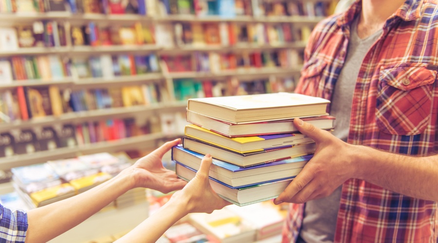 Kultura v času epidemije vse bolj dostopna na spletu (nasveti kako do knjig, filmov, koncertov, predstav) (foto: Shutterstock)