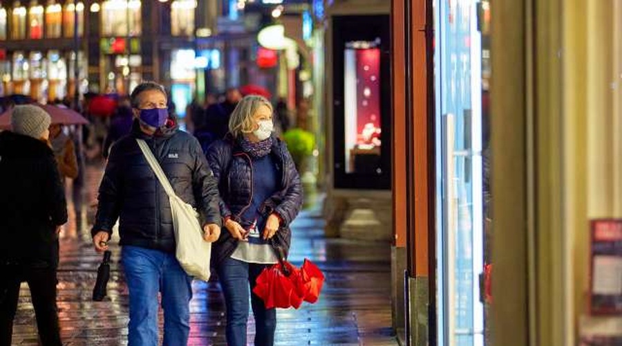V Avstriji sredi novembra več okuženih s koronavirusom, kot kažejo statistike (foto: Xinhua/STA)