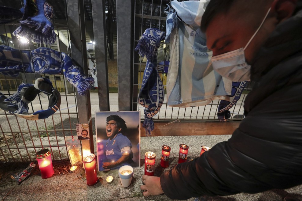 Maradona spisal izredno športno zgodbo in za večno zaznamoval dres s številko 10 (foto: Profimedia)