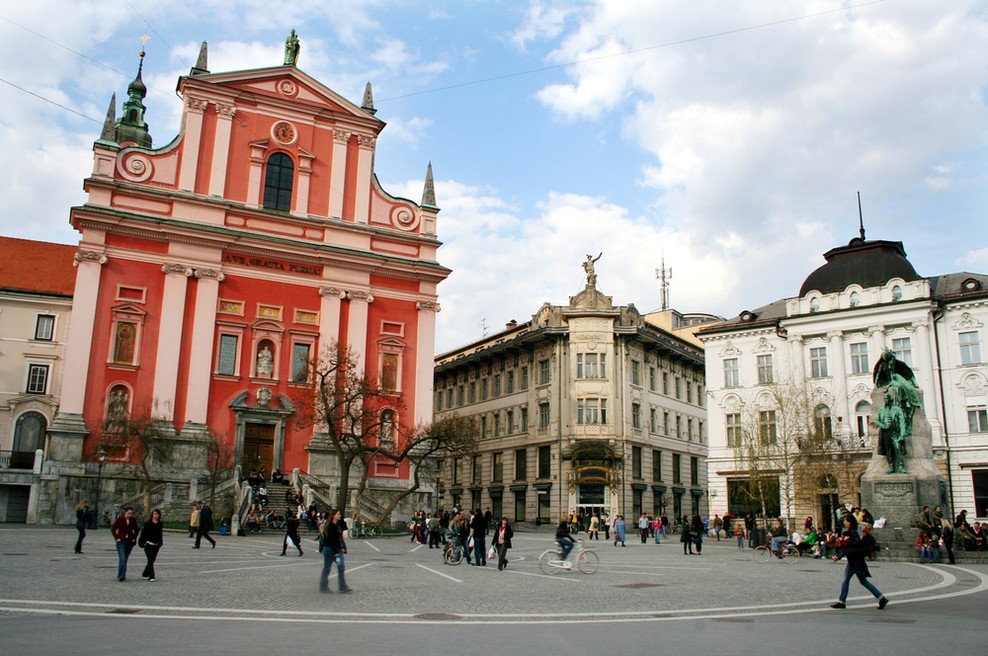 Delež odkritih okužb v sredo se je nekoliko zmanjšal (foto: Shutterstock)