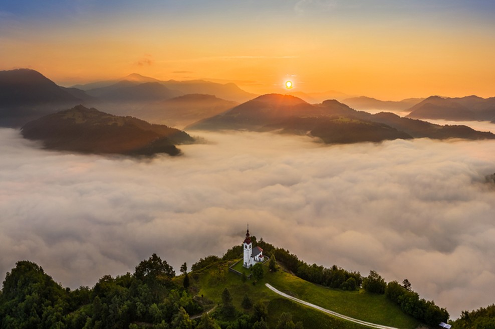 Kakovost zraka letošnjo jesen slabša od lanske, najslabše je v dolinah in kotlinah, kjer se večino dneva zadržuje megla (foto: Shutterstock)