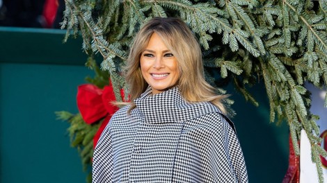 Melania Trump razkrila svojo zadnjo božično okrasitev Bele hiše, ki ji je dala naslov "America the Beautiful" (video)