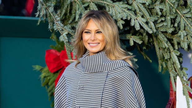 
                            Melania Trump razkrila svojo zadnjo božično okrasitev Bele hiše, ki ji je dala naslov "America the Beautiful" (video) (foto: Profimedia)