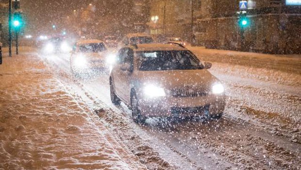 
                            Sredina snežna pošiljka bo obilna, policisti pozivajo k previdnosti (foto: Bor Slana/STA)