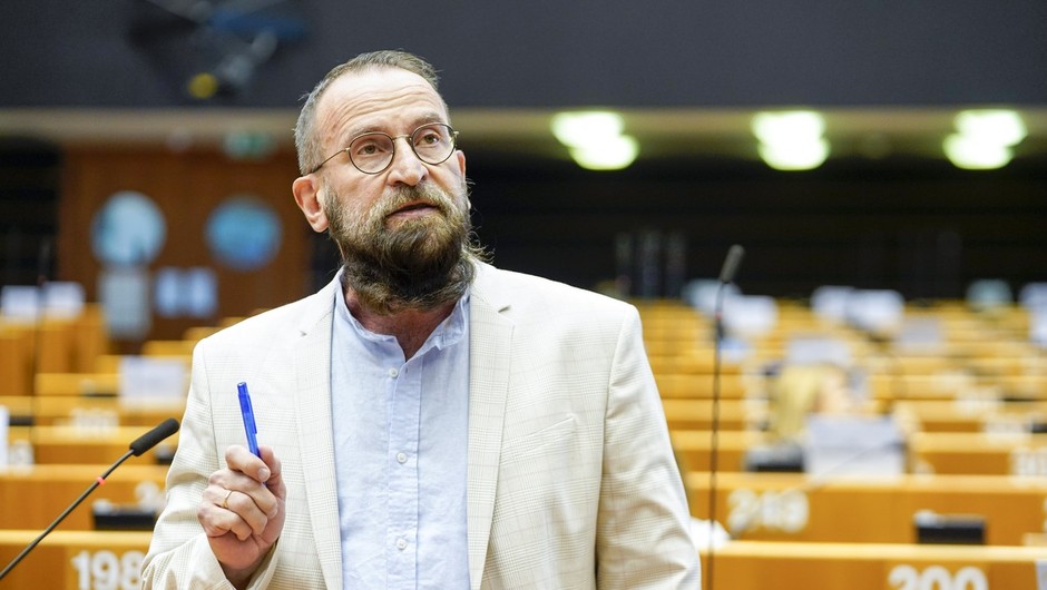 
                            Jozsef Szajer v Evropskem parlamentu. (foto: Profimedia)
