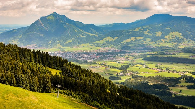 V Alpah na jugu Nemčije brez sledu izginil dva metra visok lesen kip penisa (foto: Profimedia)