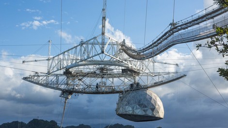 V Portoriku se je zrušil znameniti vesoljski radijski observatorij Arecibo