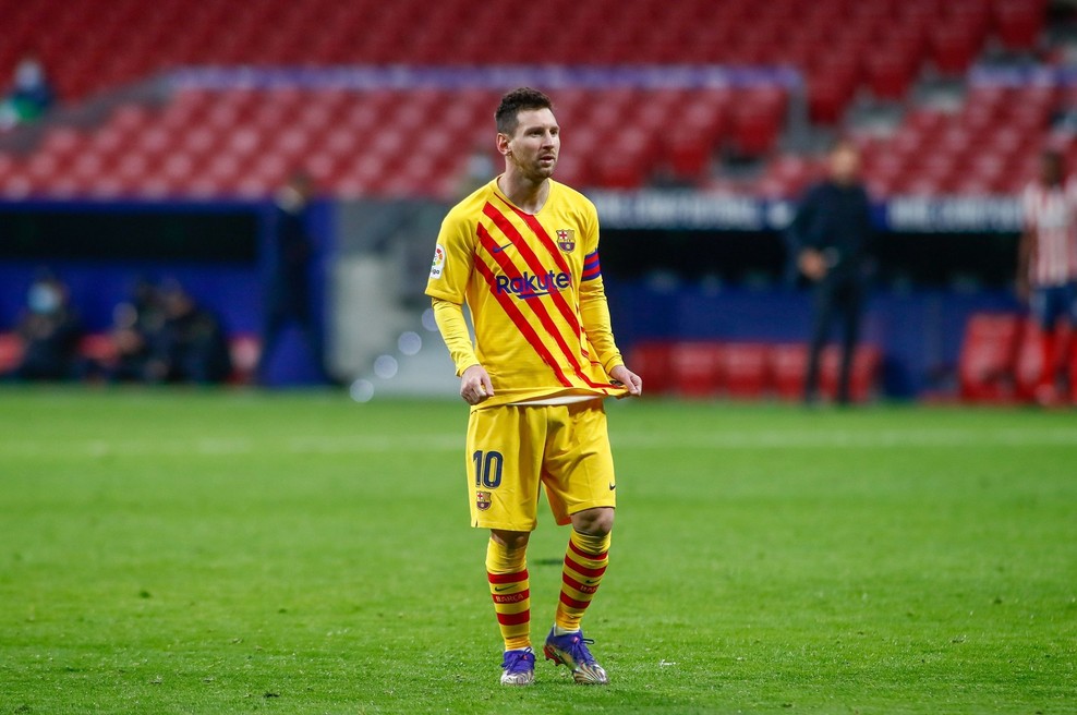 Messiju denarna kazen za poklon Maradoni (foto: Profimedia)