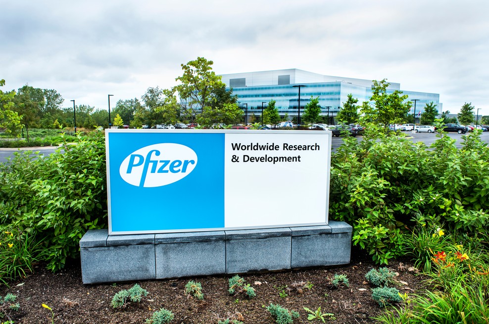 Cepivo Pfizerja bodo v ZDA verjetno začeli uporabljati že naslednji teden, prve bodo cepili zdravstvene delavce (foto: Shutterstock)