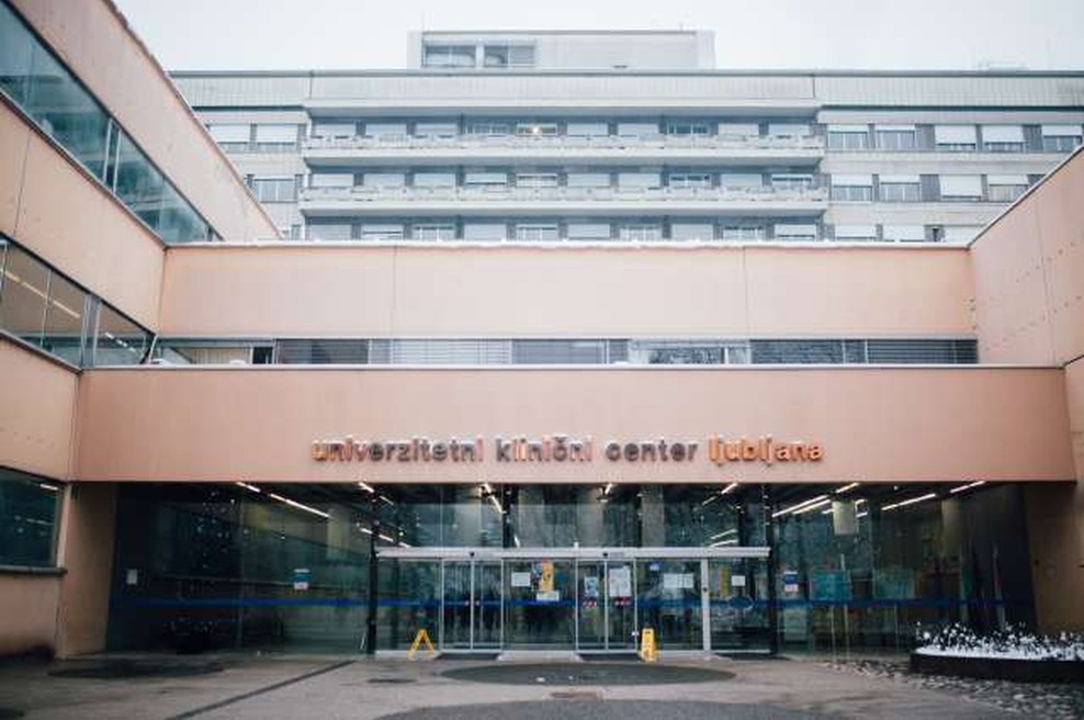 Zaradi zastrupitve z ogljikovim monoksidom štiri osebe v bolnišnici (foto: Nik Jevšnik/STA)