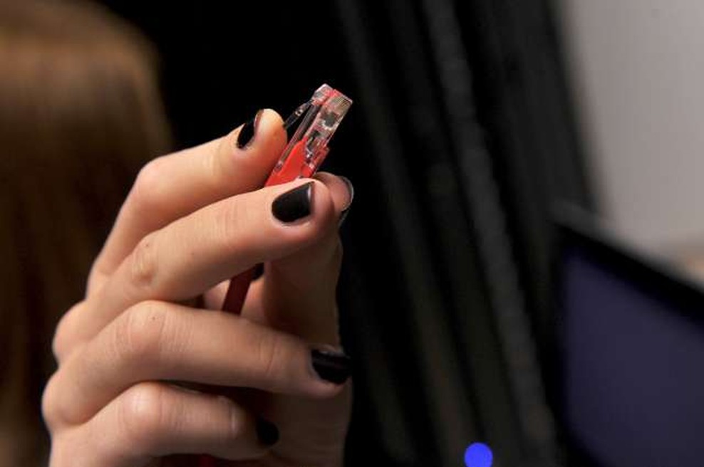 Dostop do interneta v prvem četrtletju imelo devet od desetih gospodinjstev (foto: Tamino Petelinšek/STA)