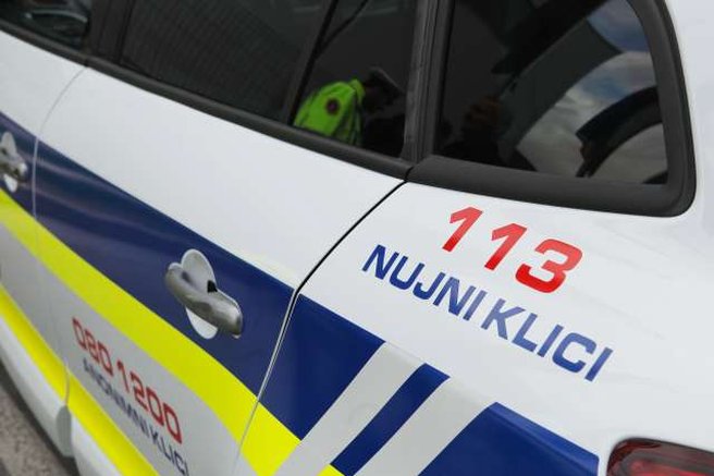 Za novo leto na Primorskem odšli na hrib, ko so se vrnili, so bili v šoku: prijatelja našli 20 metrov globoko