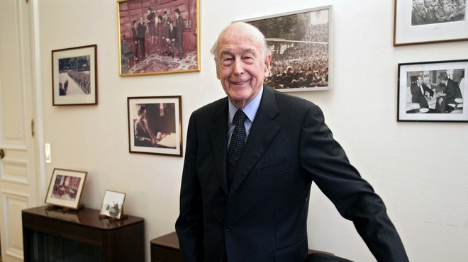 Za posledicamu covida-19 umrl nekdanji francoski predsednik Giscard d'Estaing (foto: Profimedia)