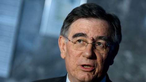 Pravna strokovnjaka: Neobjava sklepov o protikoronskih ukrepih huda napaka vlade