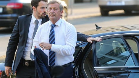 Na vrhu stranke DeSUS vnovič nekdanji predsednik Karel Erjavec