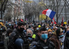Pariški protest proti policijskemu nasilju se je končal z izgredi in uničevanjem