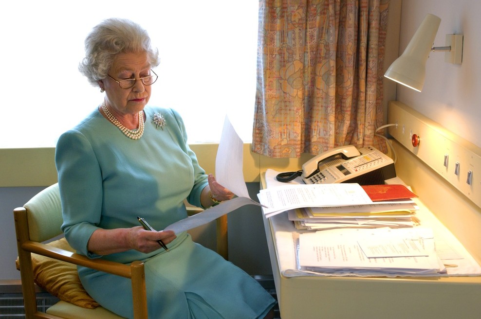 V Veliki Britaniji odobrili cepivo, med prvimi se bosta cepila kraljica Elizabeta in princ Philip (foto: profimedia)
