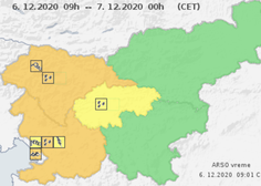 Oranžni alarm za zahodno Slovenijo, okrepljen jugo, močno deževje in nevarnost plazov
