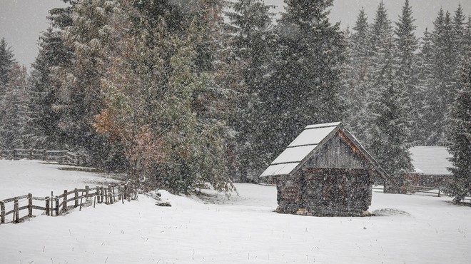 V torek bo ponovno začelo deževati, v visokogorju lahko zapade tudi meter snega (foto: Shutterstock)