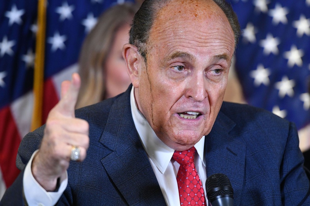 Trumpov odvetnik Giuliani pozitiven na koronavirus, v nedeljo so ga prepeljali v bolnišnico (foto: Shutterstock)