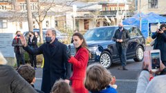 Potovanje princa Williama in Kate dviga precej prahu, na Škotskem in v Walesu doživela hladen sprejem